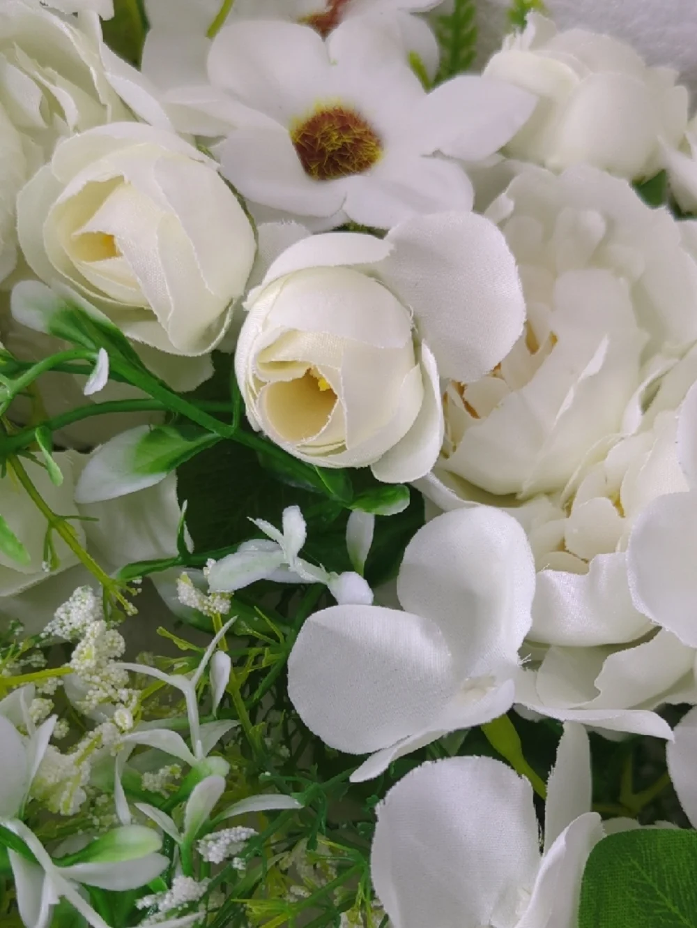 White Floral Wreath Home Accent Plastic 9
